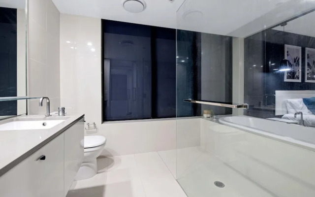 Low floor - Sleeps 8 - Circle on Cavill - Wow Stay