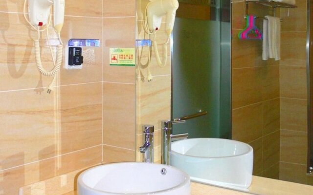 Yulin Jingtong Business Hotel