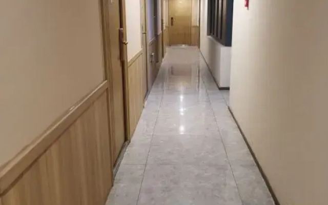 Moshanghuahuashui Intelligent Hotel (Baolong Square Branch)