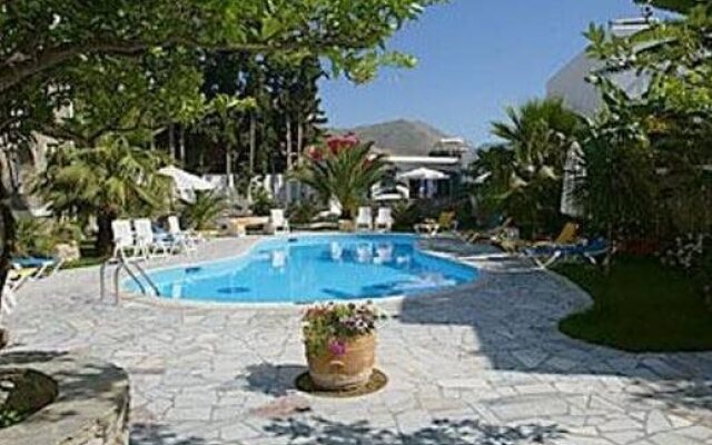 Louiza Hotel