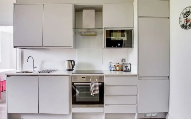 Elegant Apartment in Milton Keynes near Snozone