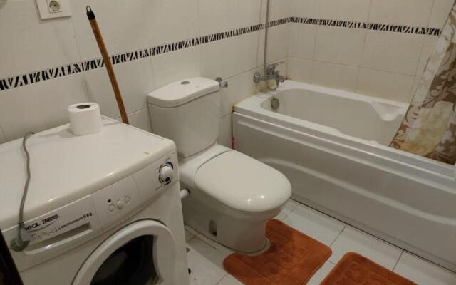 Lovely 2 bedroom condo with beach access & pool!