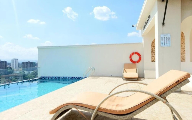 Luxurious Nairobi Condo With Rooftop Pool & Gym