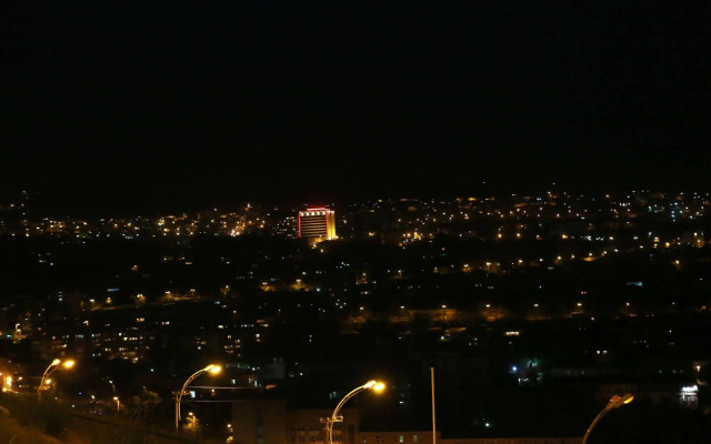 Bomo Nairi Hotel