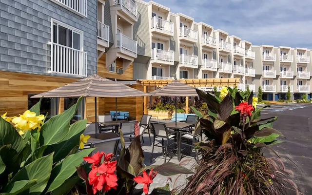 Rockland Harbor Hotel