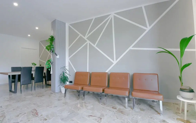 8 Bedroom Apartment in Reggio Emilia Center