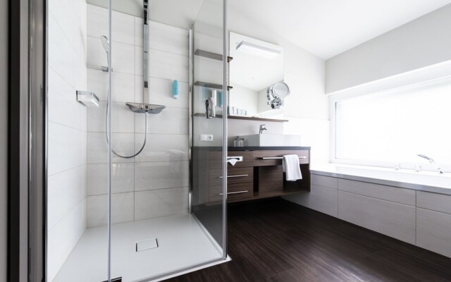 NUHR Medical - Hotel & Restaurant