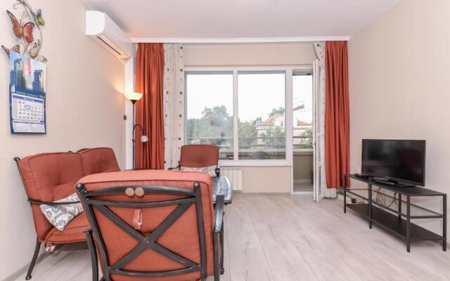 Visit Sofia | Macedonia Square Central Apartment