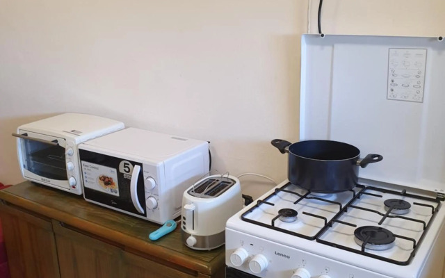 3 Stairs Only to Cozy Flat on Hillel st