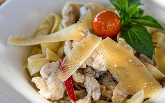 Chillos Beach Hotel & Lounge