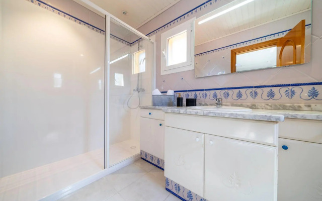 Villa Lux Gallery AC