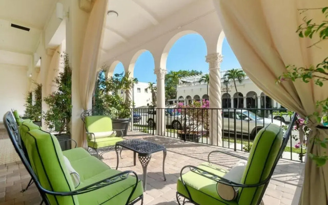 Designer Decorated Palm Beach Hotel NEW