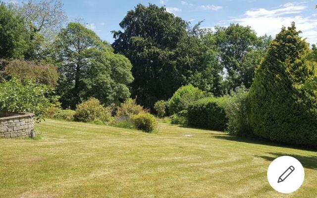 2 Bed Cottage - Sleeps 4 - Garden, Pets, Wifi