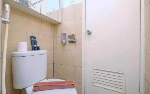 Lovely Studio Green Pramuka Apartment near Shopping Center