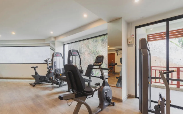 1BR with Pool &Gym Prime Location C233