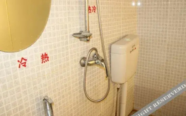 198 Express Hotel (No.1 Technical School Qili Temple Metro Station)