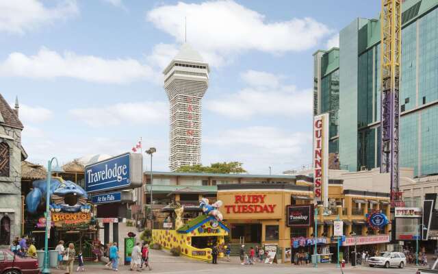 Travelodge by Wyndham Niagara Falls at the Falls
