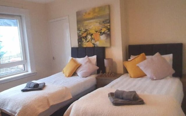 Two Bedroom Apartment by Klass Living Serviced Accommodation Airdrie - Nicol Apartment With WiFi & Parking