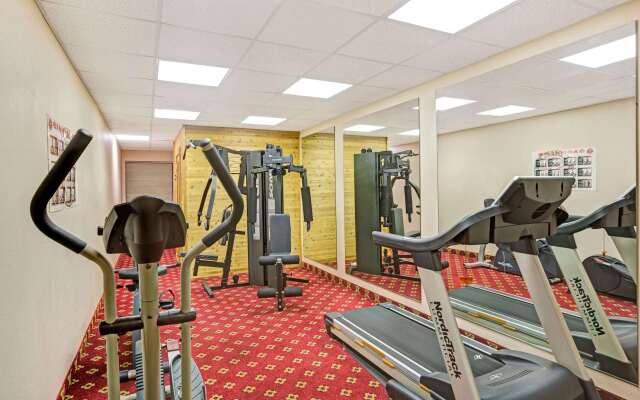 Days Inn & Suites by Wyndham Louisville SW