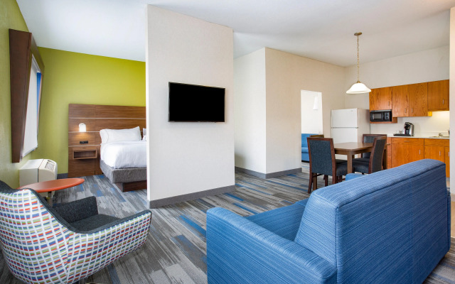 Holiday Inn Express Kansas City - at the Legends