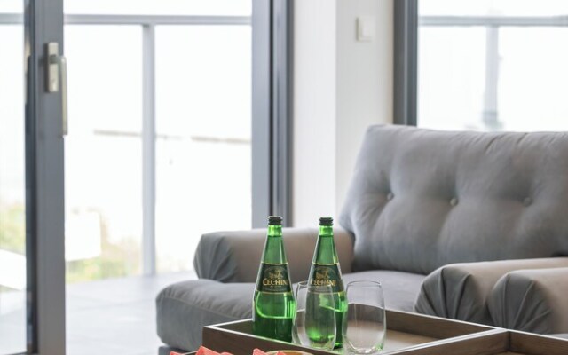 Jantaris Apartment by Renters Prestige