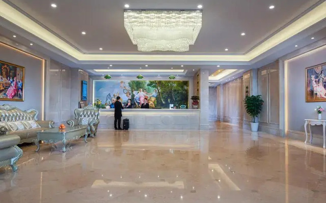 Vienna Hotel Nanning Xiangsi Lake University Town Branch
