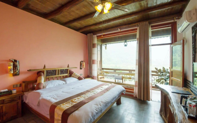 Yangshuo Scenic Mountain Retreat