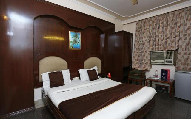 OYO 6886 Hotel Gold Palace