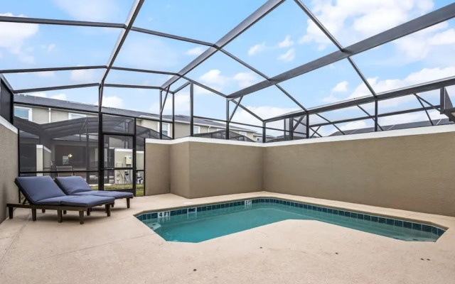 Stunning Themed Home Private Pool Ideal Location