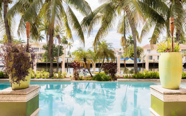 Florence by AvantStay | Estate w/ Dock & Pool | Sleeps 16