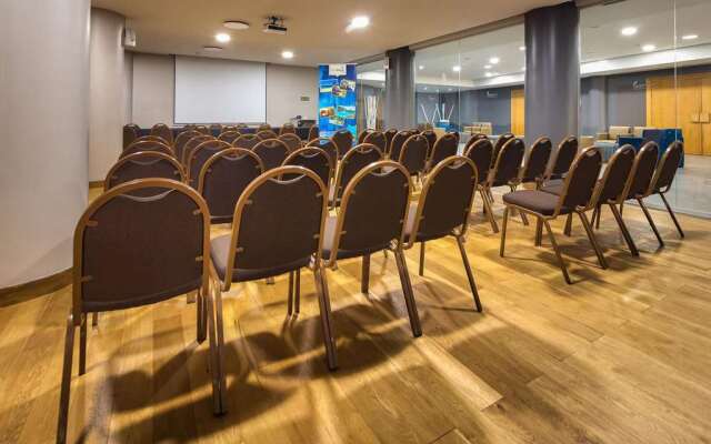 Four Views Monumental Lido