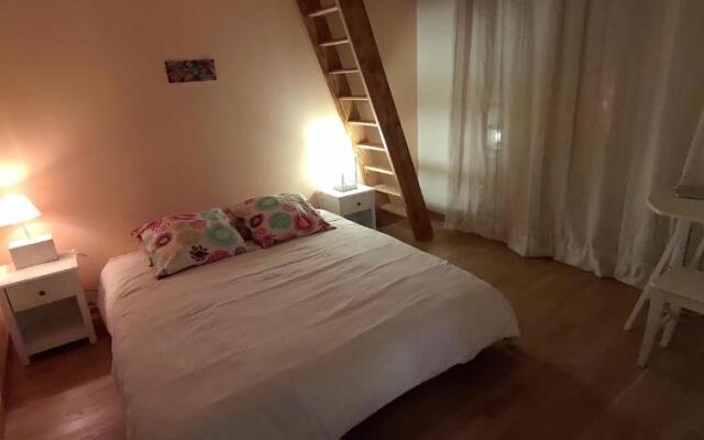 belle chambre sur terrasse à 3 min de la gare