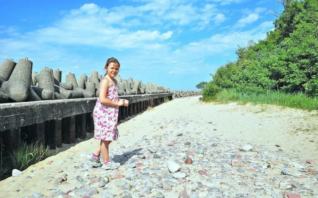 Cottage in Jaroslawiec Near Heated Pool