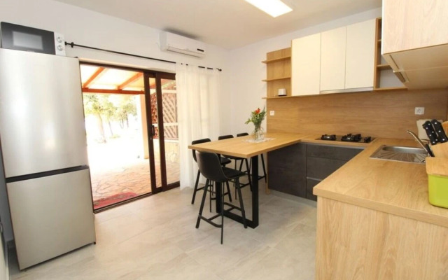 UGA - Perfect Location - A1-marin