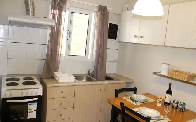 Alekos Beach Houses-Marina