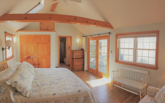 Moirai - W002 Relaxing Home With A Quiet View, Minutes Away From Moody Beach 3 Bedroom Home by Redawning