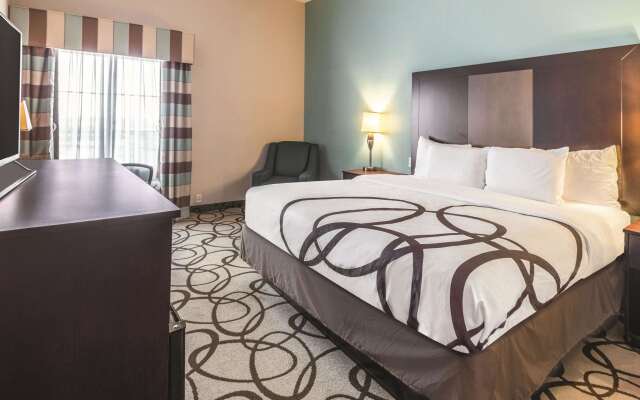 La Quinta Inn & Suites by Wyndham Fort Worth - Lake Worth