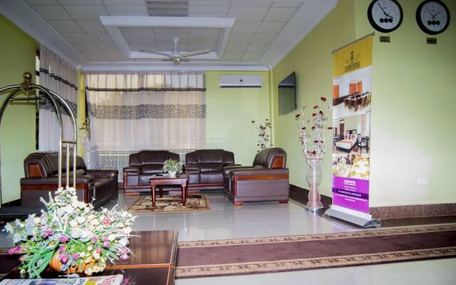 Flomi Hotel