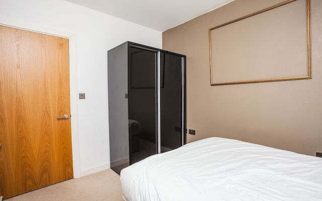 Central E1 2 Bedroom Flat