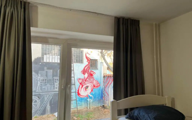 Hostel Fair and Square