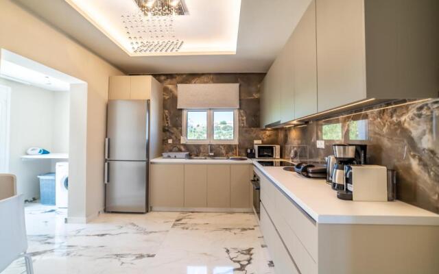 Thomas Villa Hersonissos - Private Pool - Sleeps 6