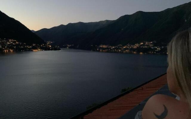 L'UNA DI LAGO Lake Apartment With Parking