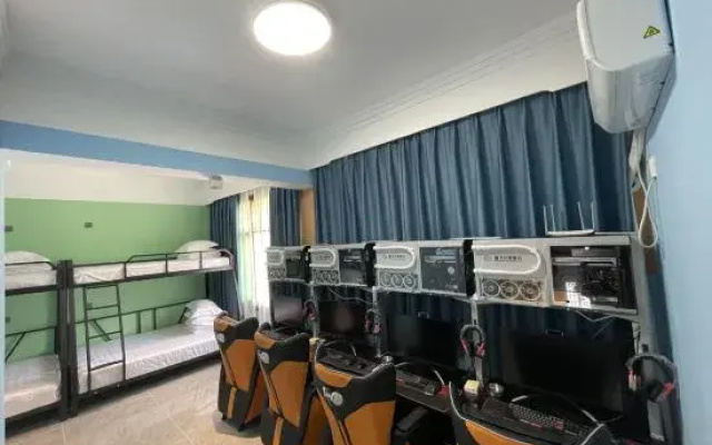Phoenix Area B E-sports Homestay