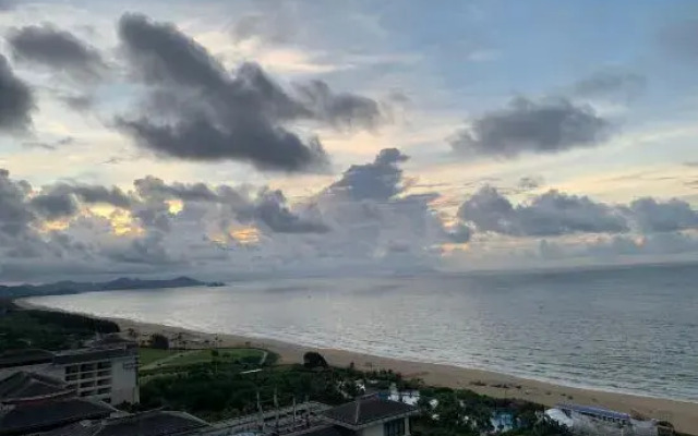 Hailing Island Neptune Sea View Hotel (Poly Shili Yintan Branch)