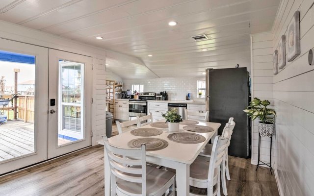 Bright & Airy Freeport Home - Walk to Beach!