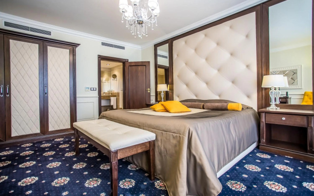Palace-Marina Dinevi Hotel