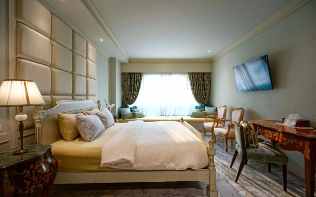 At Pingnakorn Riverside Hotel Chiangmai
