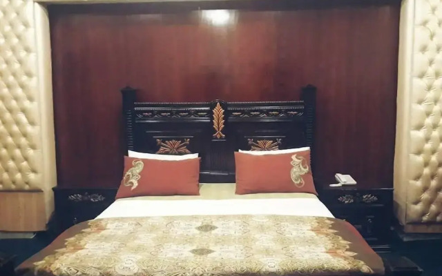 Divine Hotel