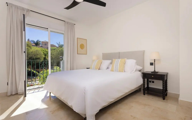 3 Bedroom, 3 Bathroom Beachside Apartment