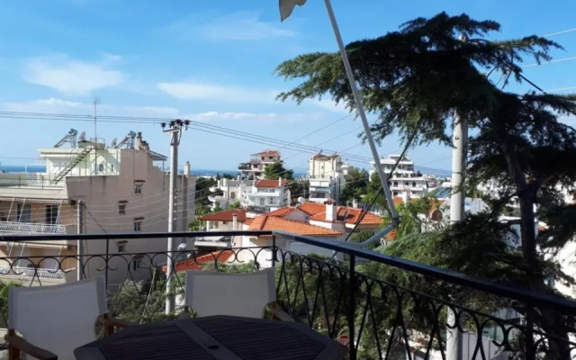 Sea view,big and comfortable appartment in Voula